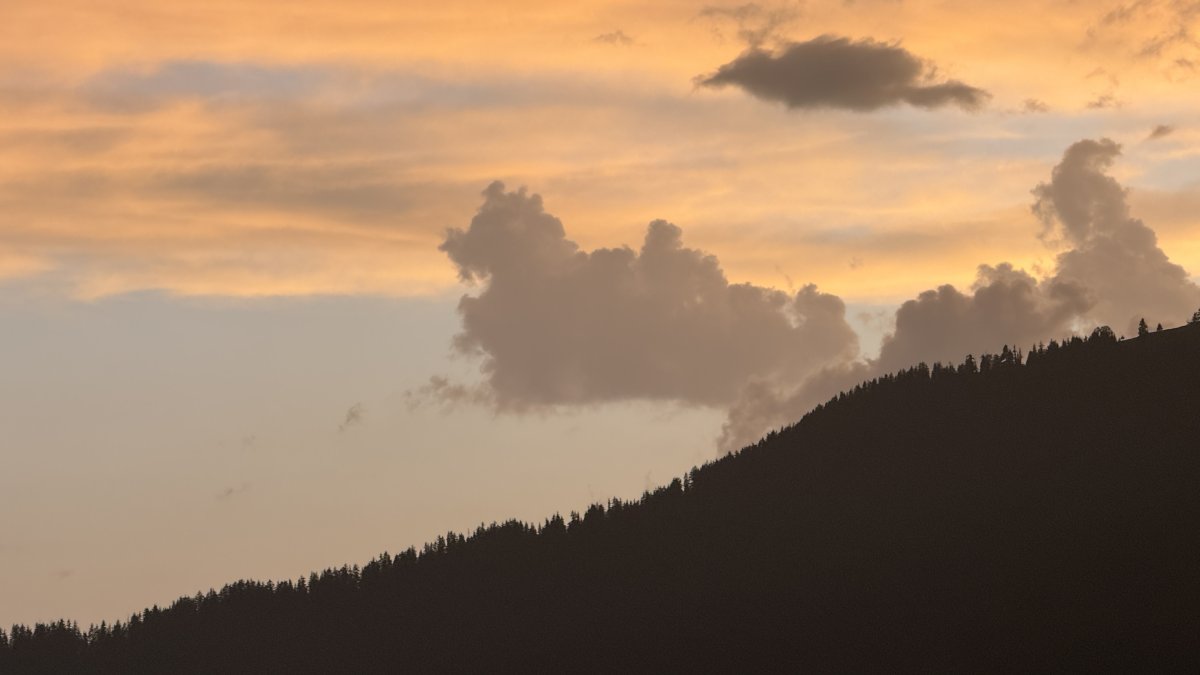 Storm trying to blow in over Verbier